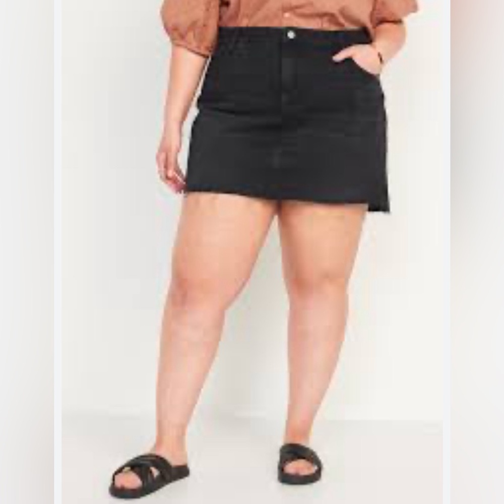 Old Navy Woman’s Plus Size 28 High-Waisted Frayed-Hem Black Stretch Jean…